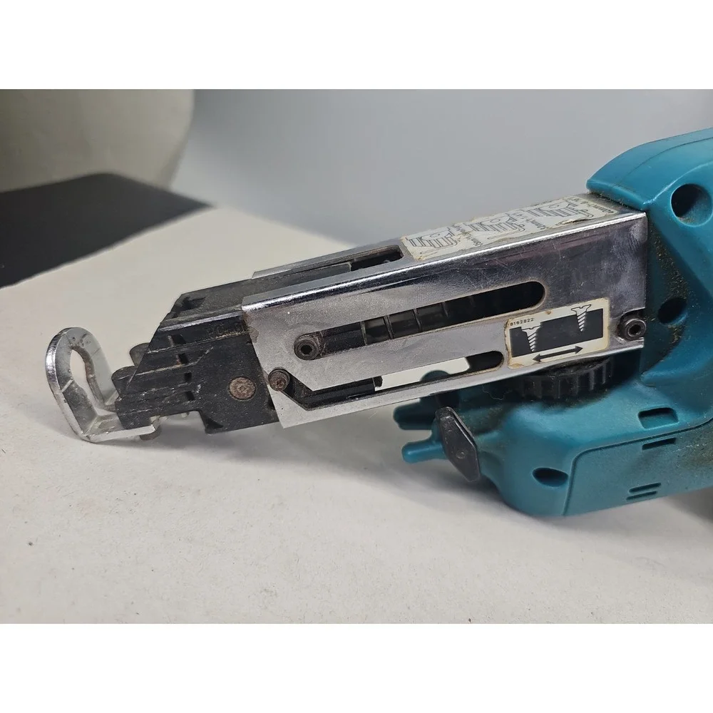Makita Auto Feed Screwdriver 6835D W Battery No Charger